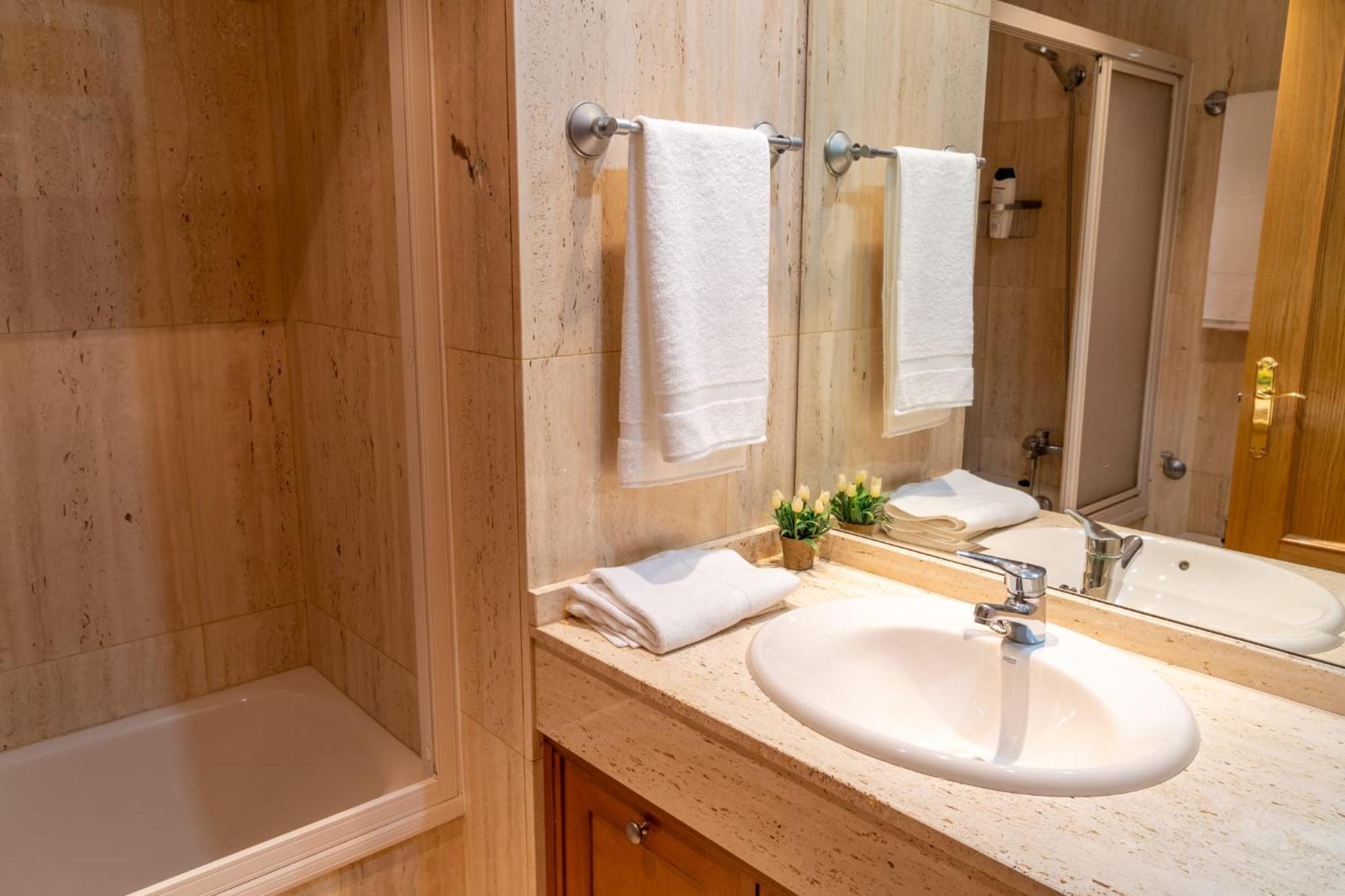 Apartamento Mayte Pola de Siero ภายนอก รูปภาพ